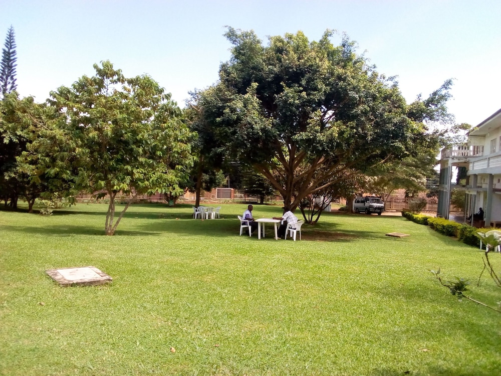 Skyway Hotel Entebbe 37/45