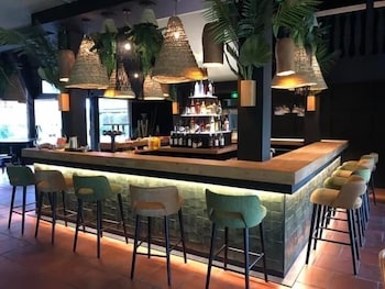 Logis Hotel Black and Green 33/50