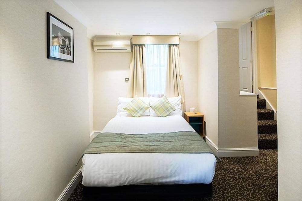 2 BEDROOMS, QUADRUPLE, 2 DOUBLE BEDS