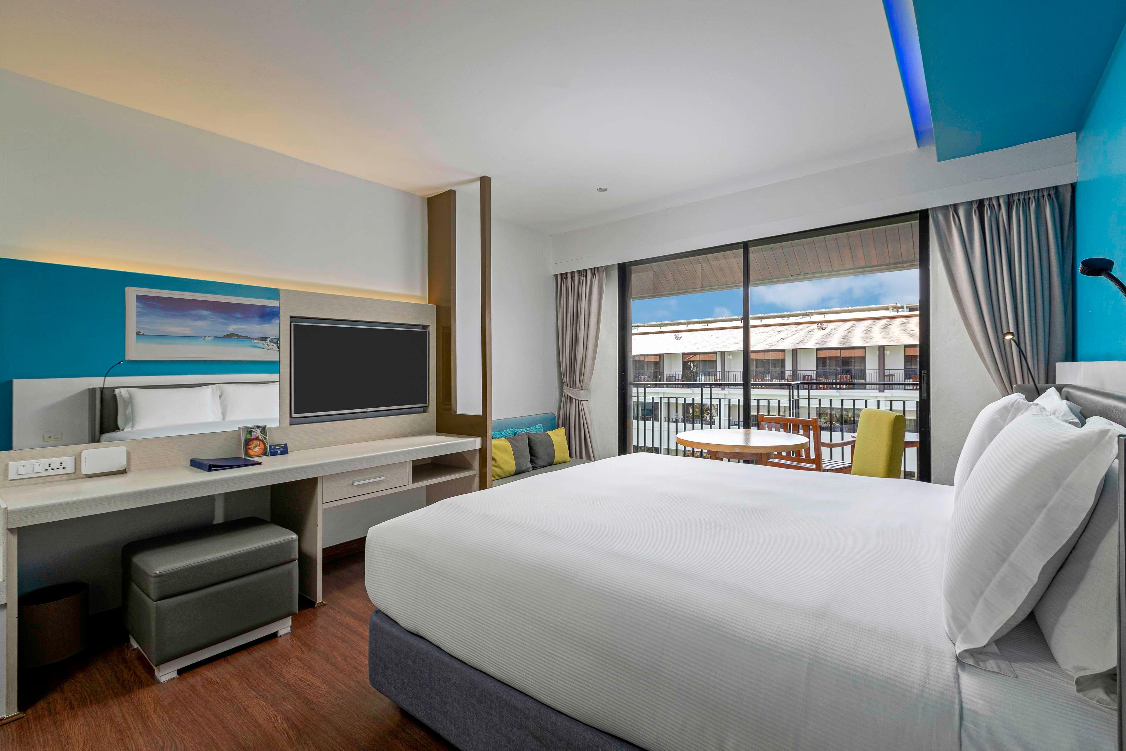 Guest Room, King Bed, Balcony