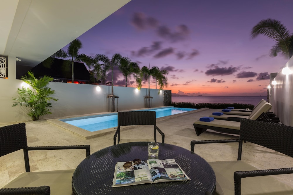 SKYE BEACH HOTEL 35/50