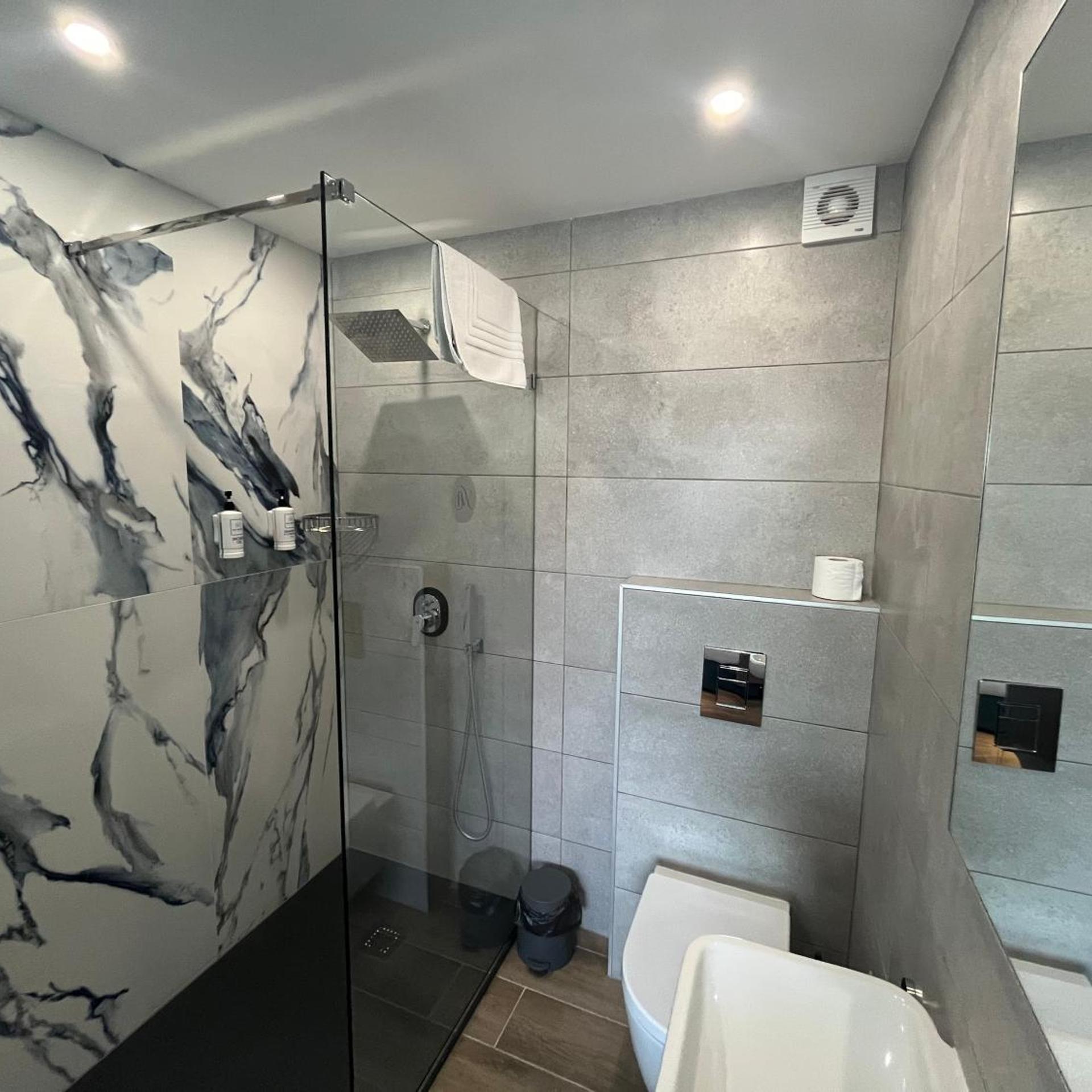 Blu Waters Boutique Hotel 43/44