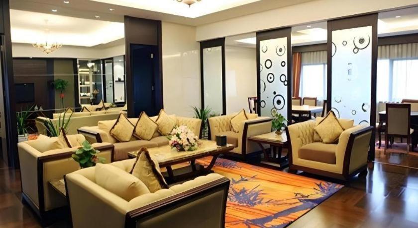 Yaoxi Dynasty Hotel 23/47