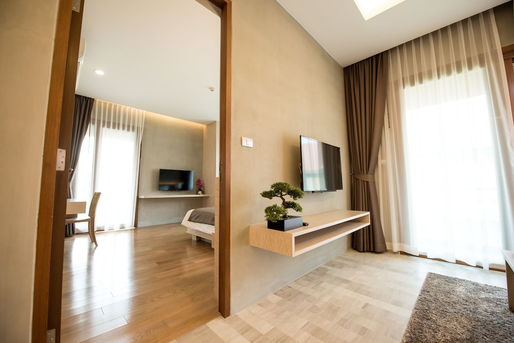 Chu Hotel 53/77