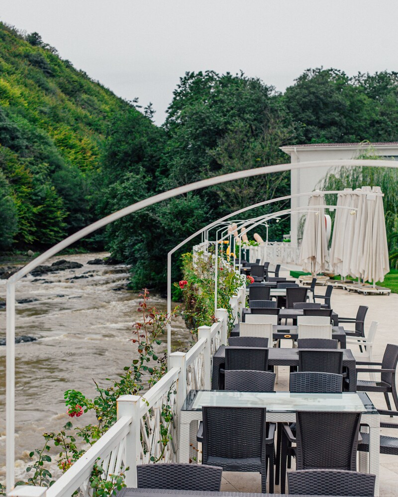Riva Hill Resort 46/48