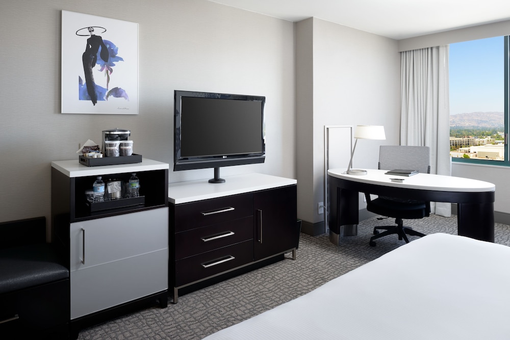 Hilton Woodland Hills Los Angeles 50/67