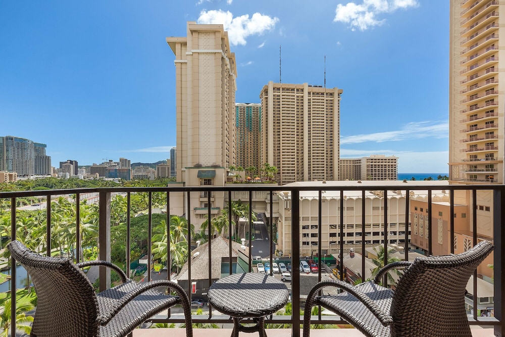 Castle Palms at Waikiki 44/60