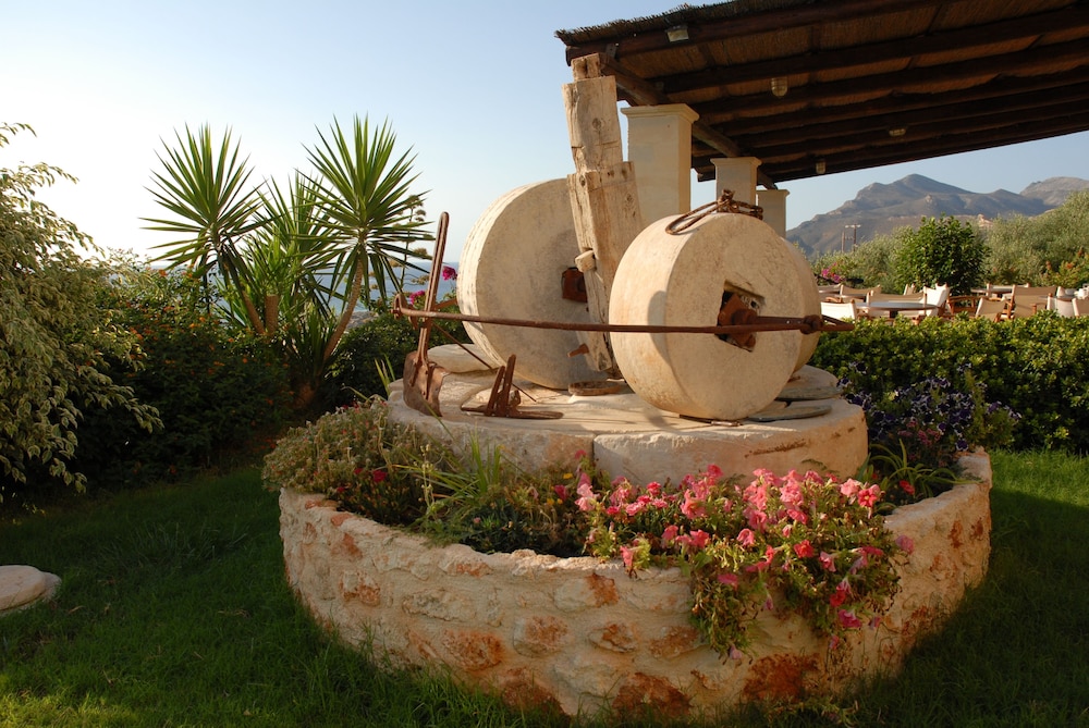 Kavoussi Resort 40/50