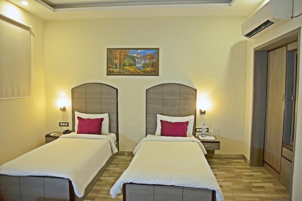 Spring Sky Mughalsarai By ShriGo Hotels 6/33