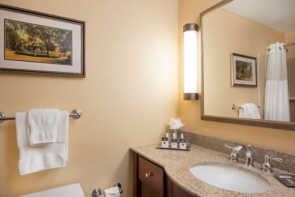 Doubletree By Hilton Hotel Grand Rapids Airport 11/53