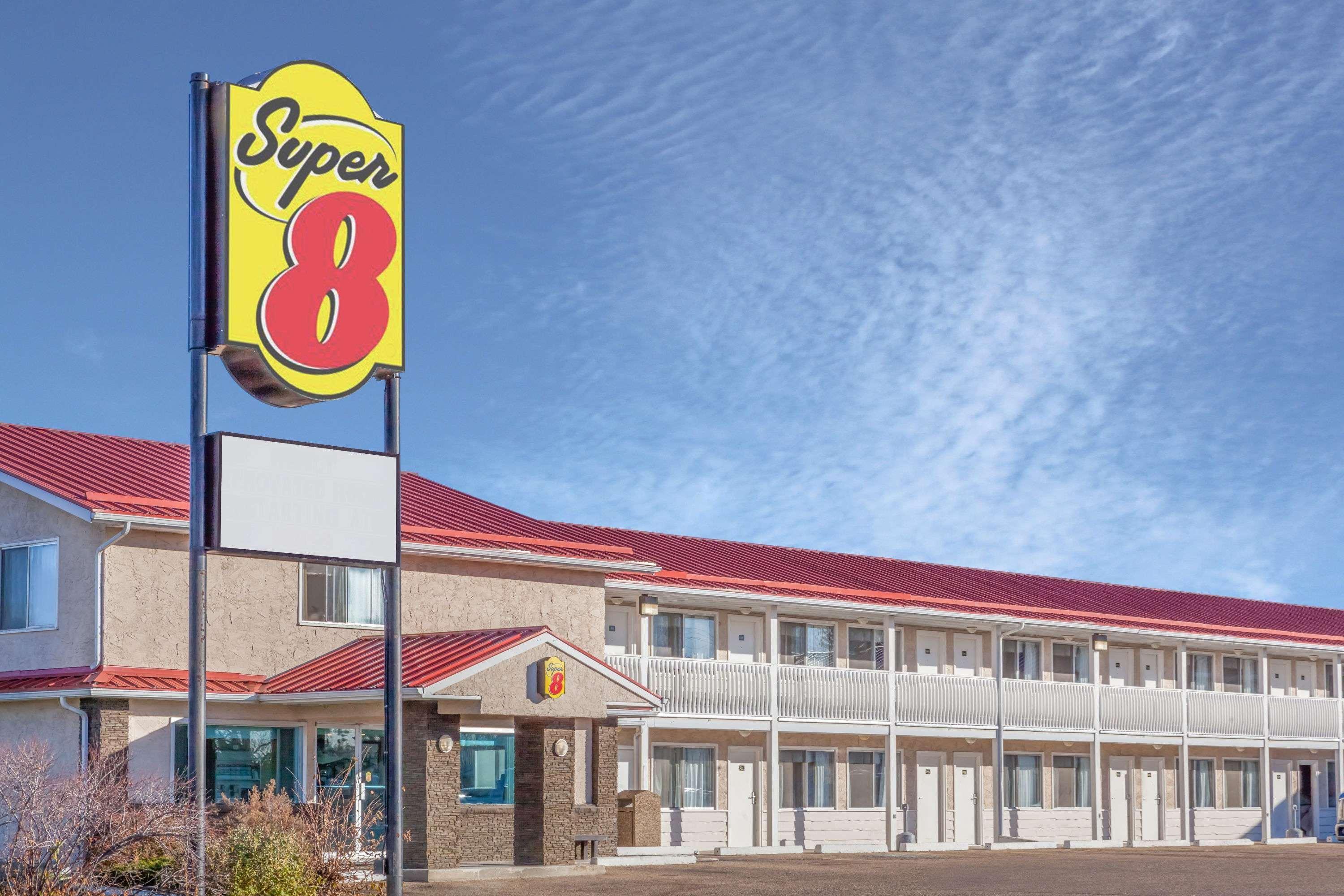 Super 8 By Wyndham Stettler 2/26