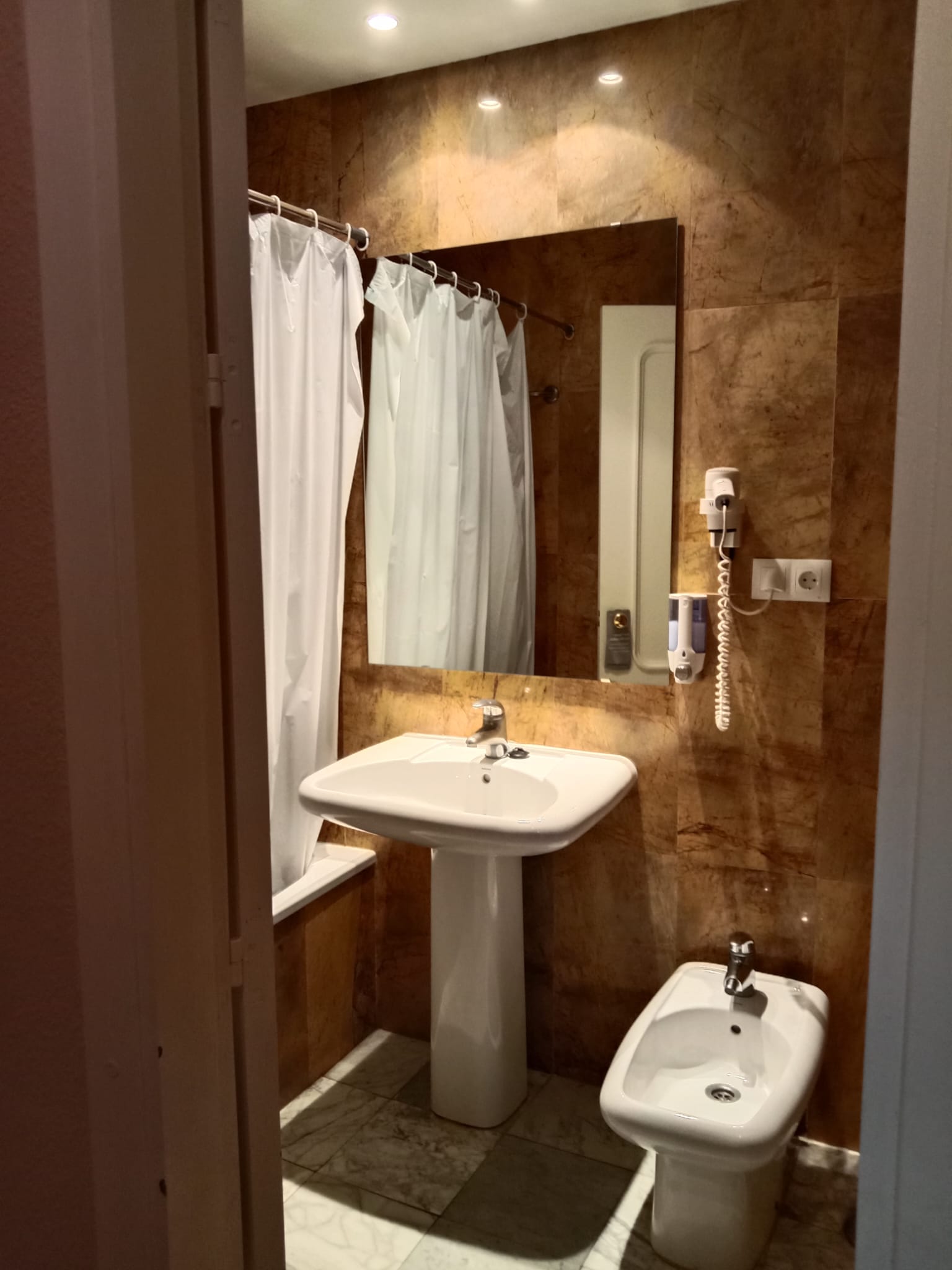 Standard, Double or Twin Bed, Hotel Trafalgar 7/8
