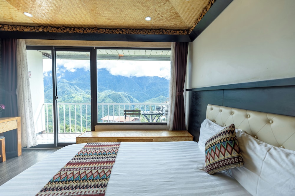 Phuong Nam Mountain View Hotel 15/35