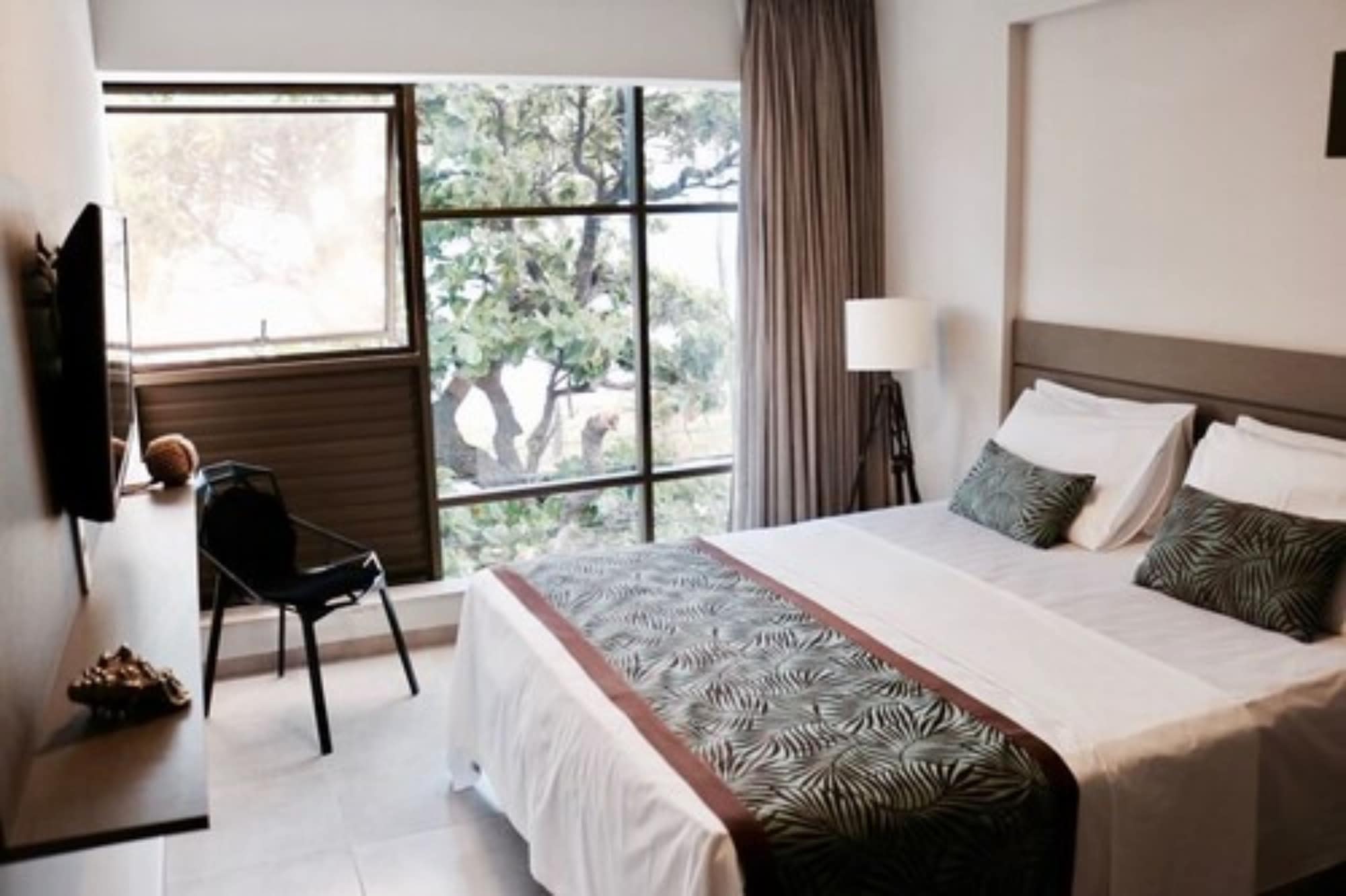 ROOM, DOUBLE BED