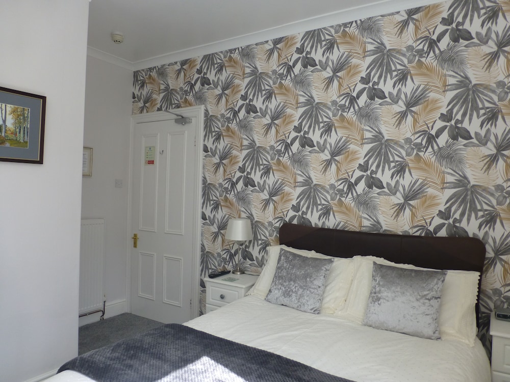 Bryn Derwen Guest House 26/60