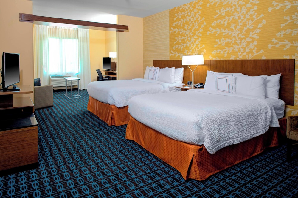 Fairfield Inn And Suites By Marriott Hollister 11/49