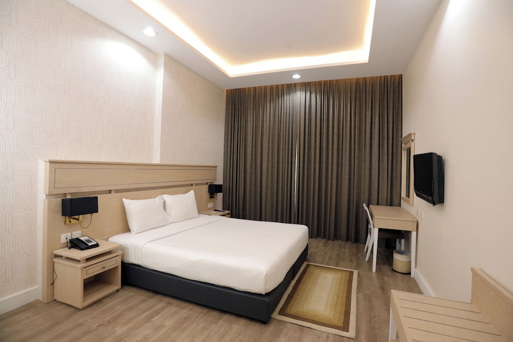 Wescott Plaza Hotel Apartments L.L.C 24/59