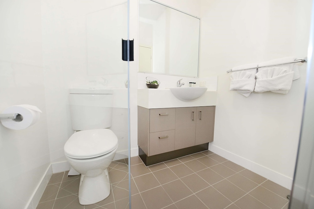 Oaks Middlemount Suites 24/53