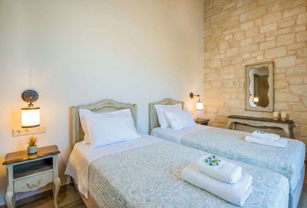 Sirocos Villas 9/50