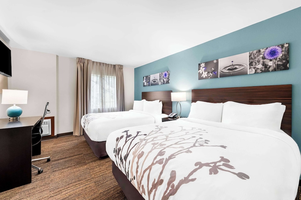 جناح بسريرين كوين مع أريكة، Sleep Inn & Suites Pigeon Forge - Downtown 2/5