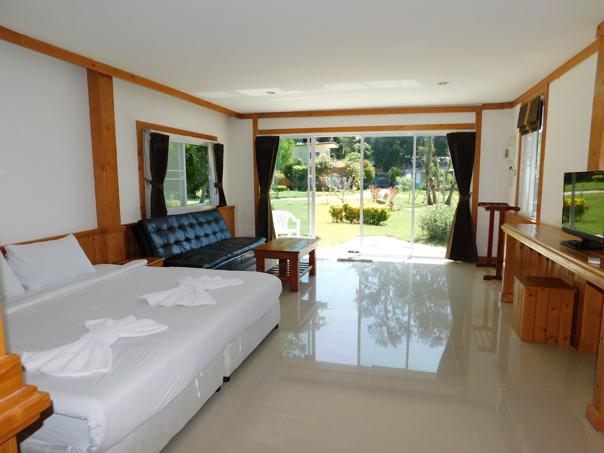 Sea Breeze, King Bed، Z-Touch Lipe Island Resort 4/5