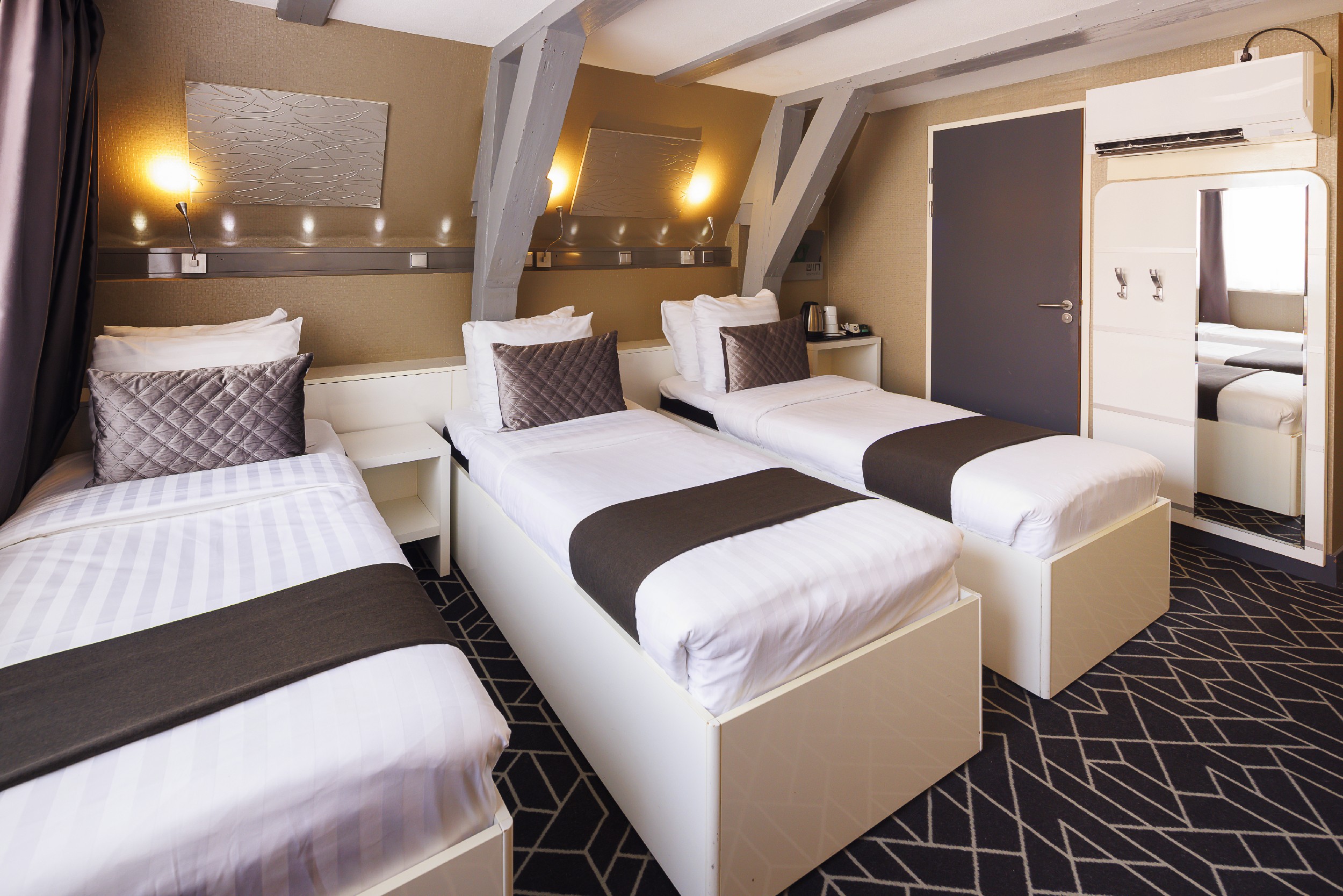 Room, Triple