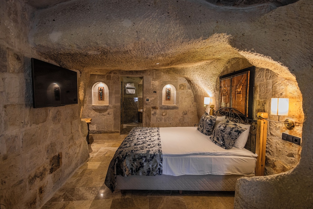 The Dorm Cave By Travellers 23/50
