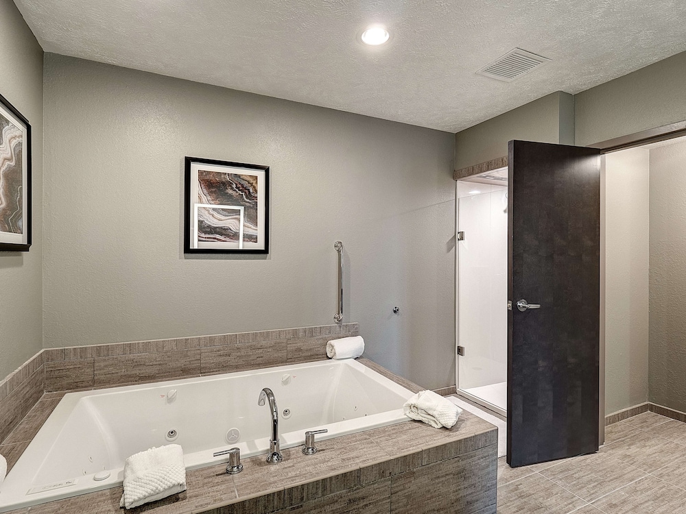 Doubletree By Hilton Bloomington 23/76