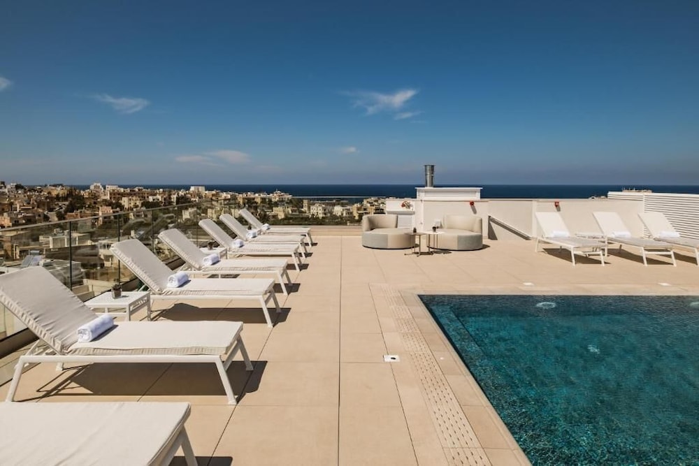 AC Hotel St. Julian's 34/40