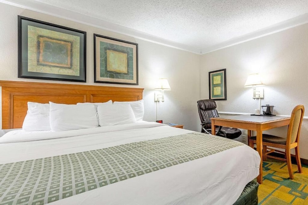 Rodeway Inn Huntsville West 19/36
