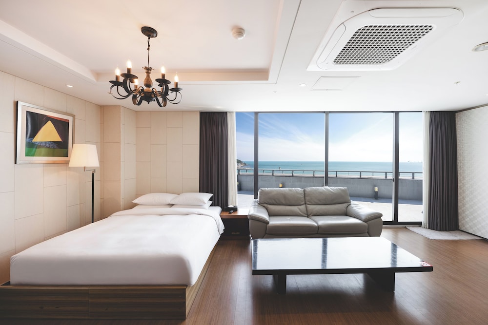 Sunset Hotel 23/50