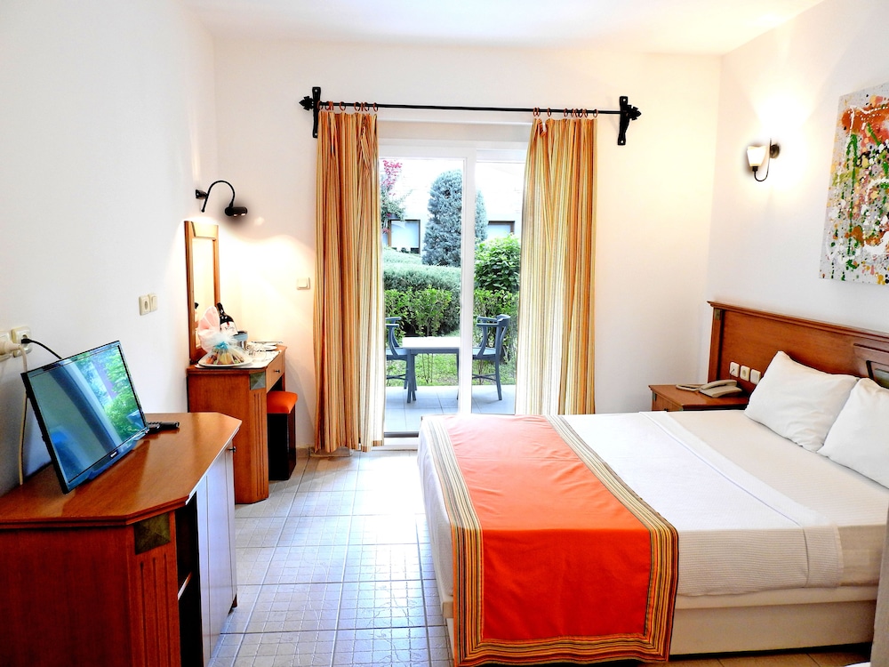 Tiana Beach Resort 37/94