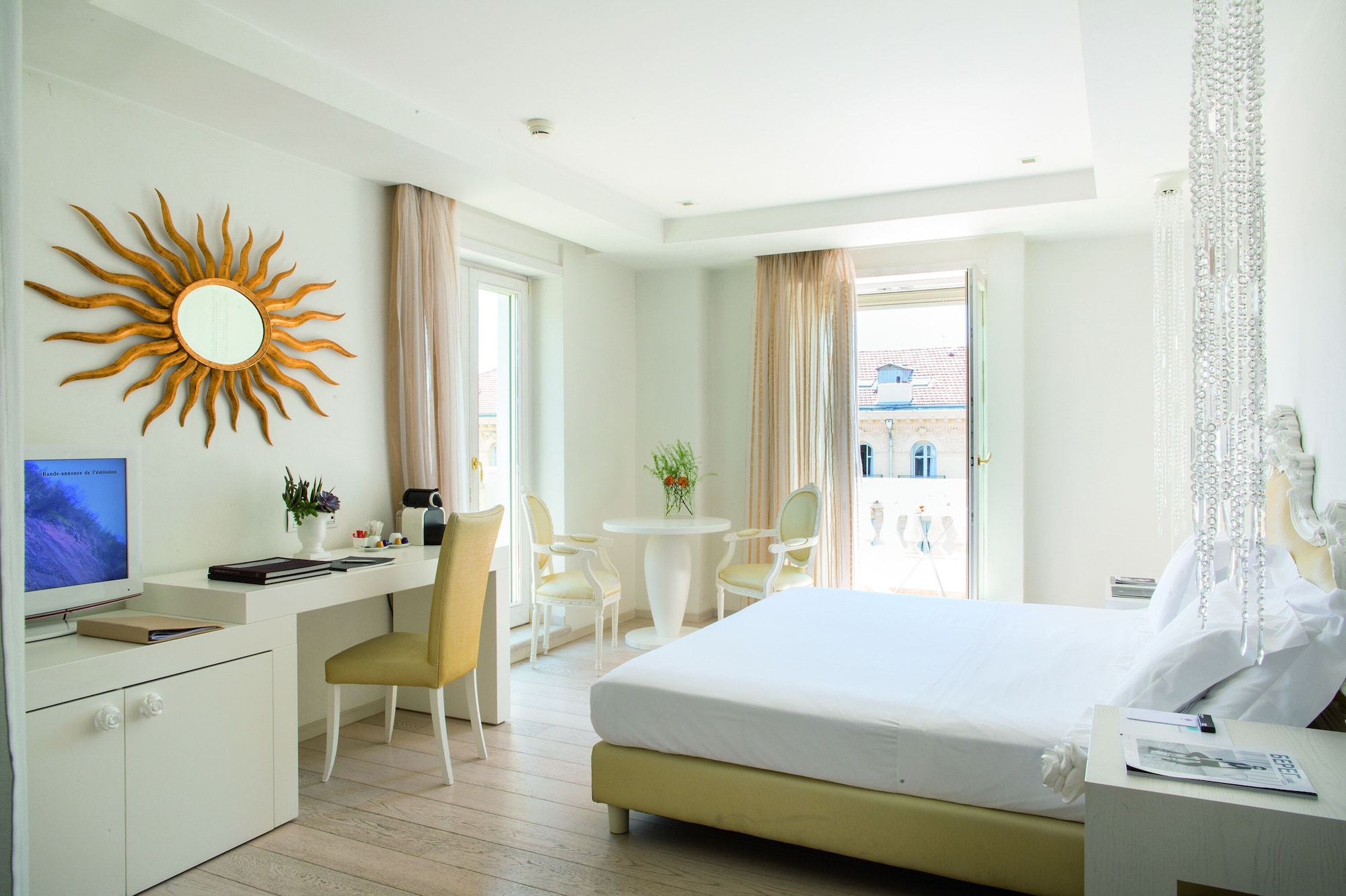 EXCLUSIVE, TERRACE