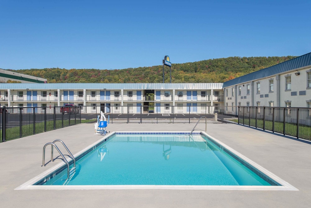 Days Inn By Wyndham Roanoke Near I-81 5/47
