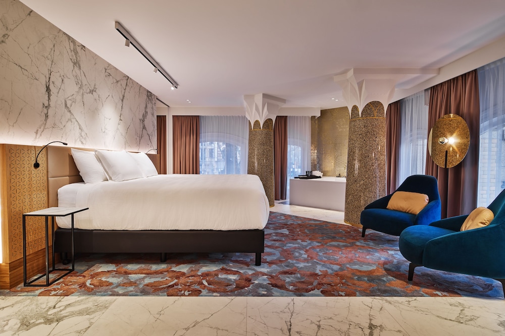 AMERICAN, SUITE