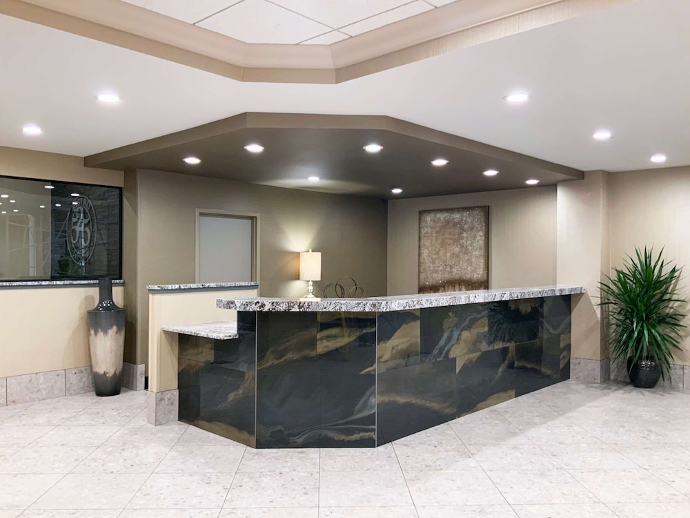 Doubletree By Hilton Madison Downtown 6/48