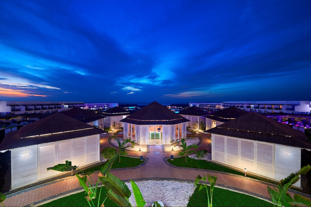 Melia Llana Beach Resort Spa 44/50