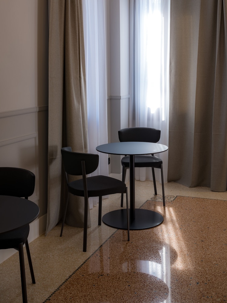 The Foscarini 22/37