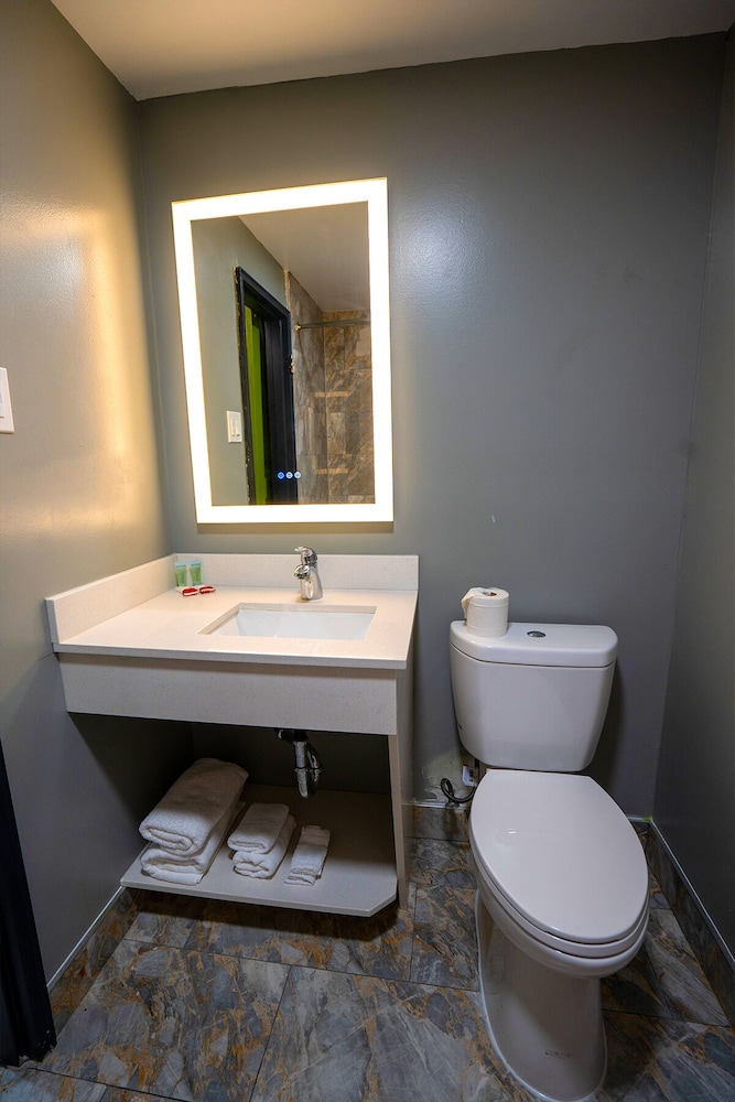 City Line Hotel 52/55