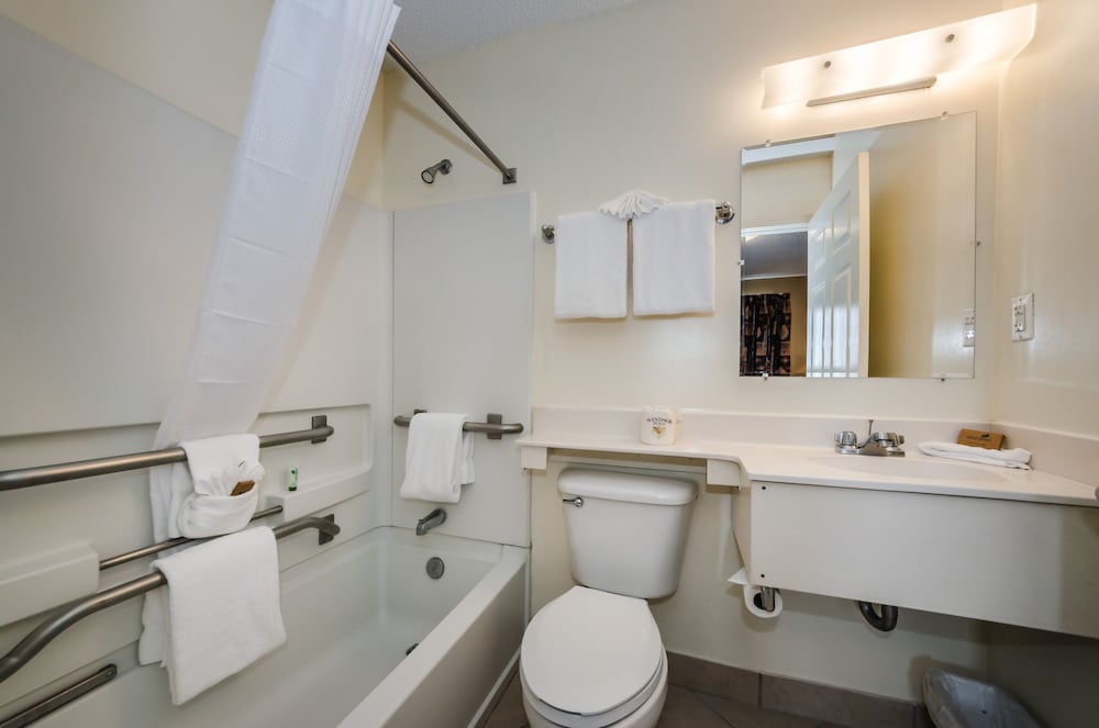 Suburban Extended Stay Clearwater 32/33