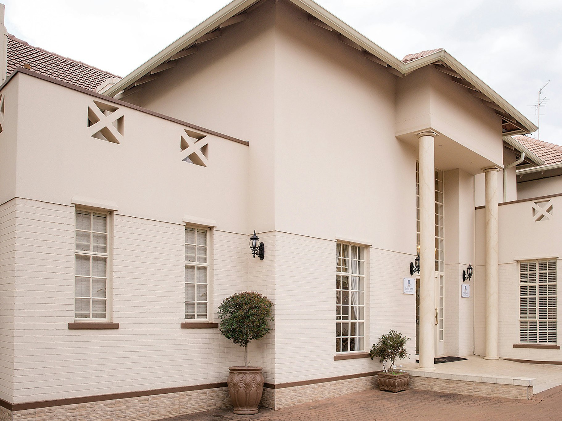 10 2nd Avenue Boutique Hotel 2/56