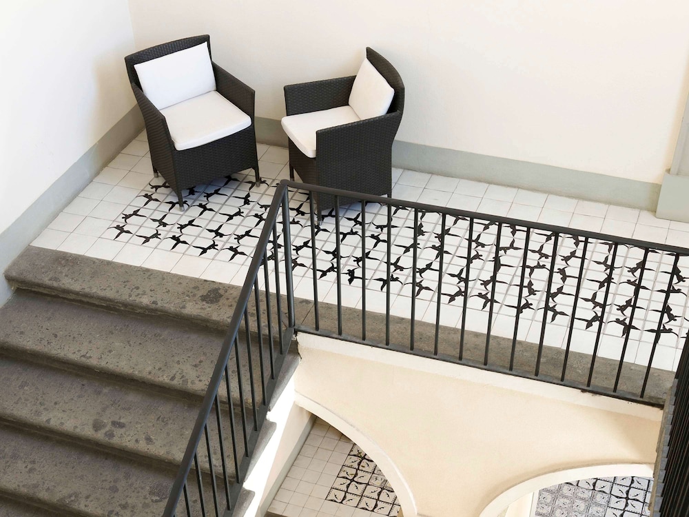 Palazzo Caracciolo Naples 42/43