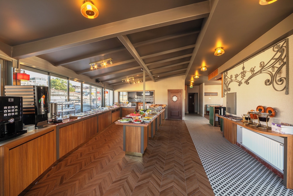 Triton Hotel 45/60