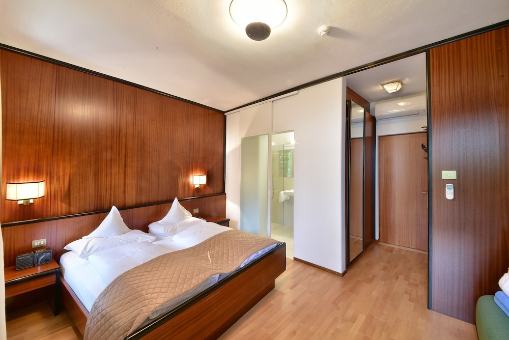 Room, Double Bed, East Side, Balcony
