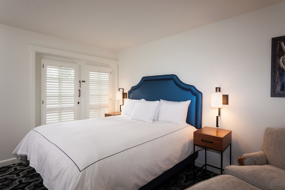 LUXURY, SUITE, KING BED, ACCESSIBLE