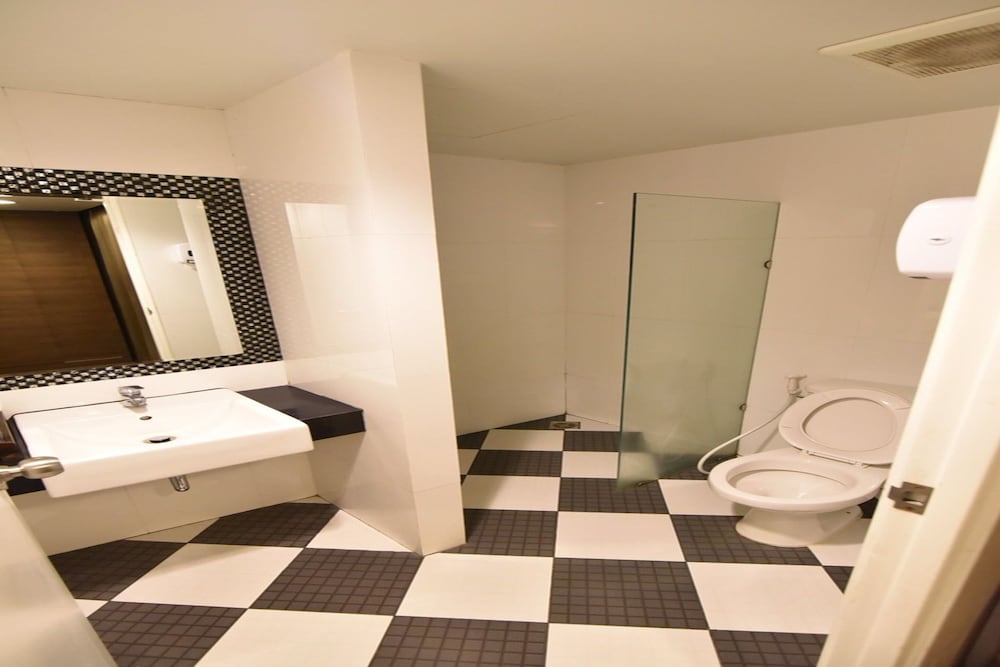 Leevana Hotel Hat Yai 39/40
