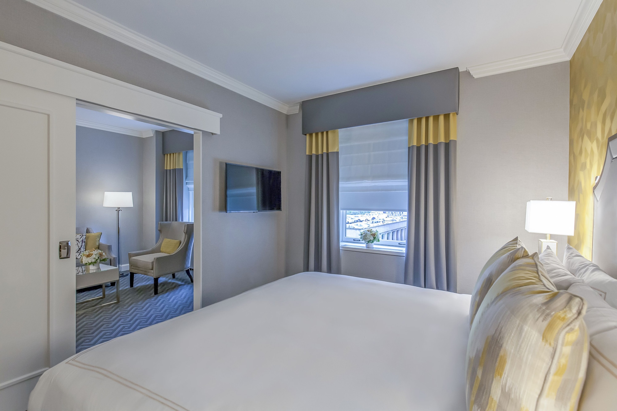 DELUXE, KING BED, BAY VIEW, CORNER