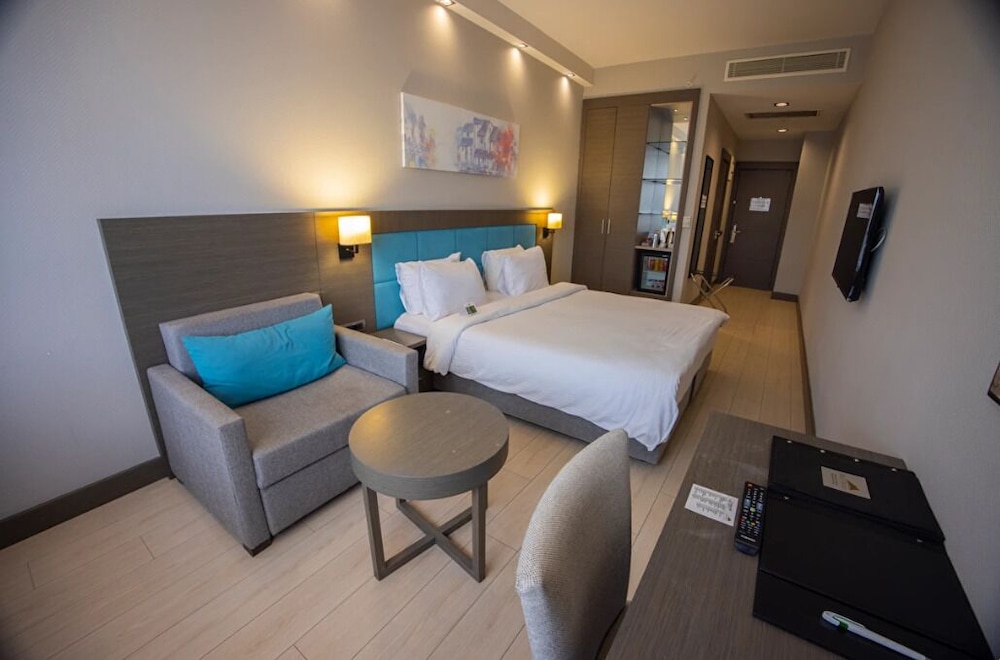 Hilly Hotel 23/71