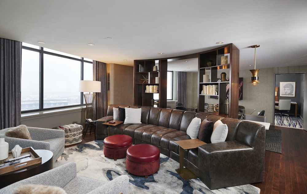 The Lofton Hotel Minneapolis, Tapestry Collection by Hilton 38/80