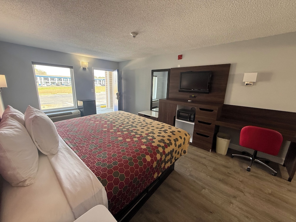 Room, King Bed, Accessible 2/9